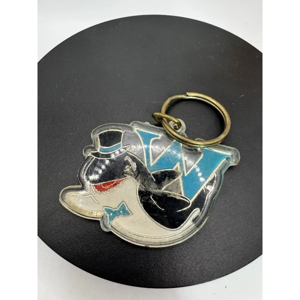 Vintage Sea World Shamu With Top Hat And Bow Tie Keychain